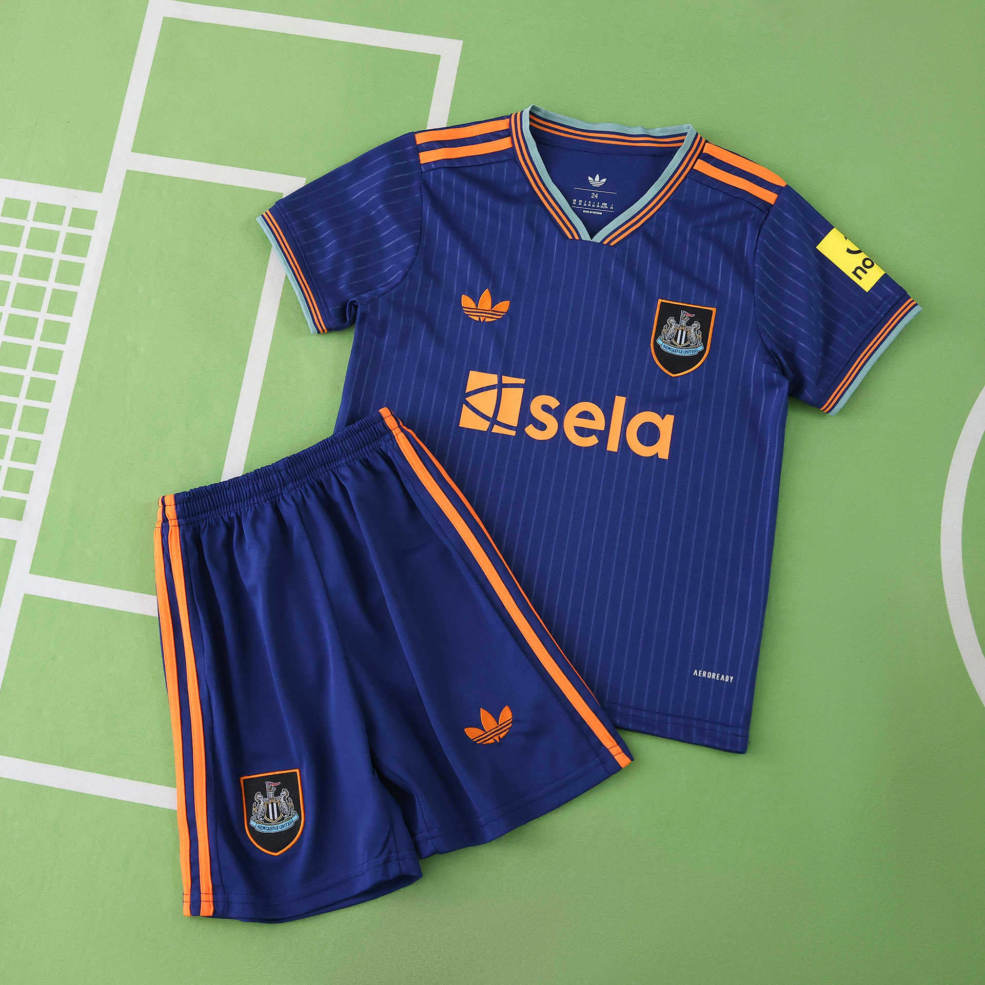 Newcastle United Third 25-26 Kids Kit (1)